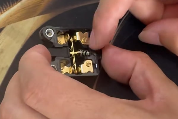 Diagram showing standard spring-tension return limit switch failing during contact welding
